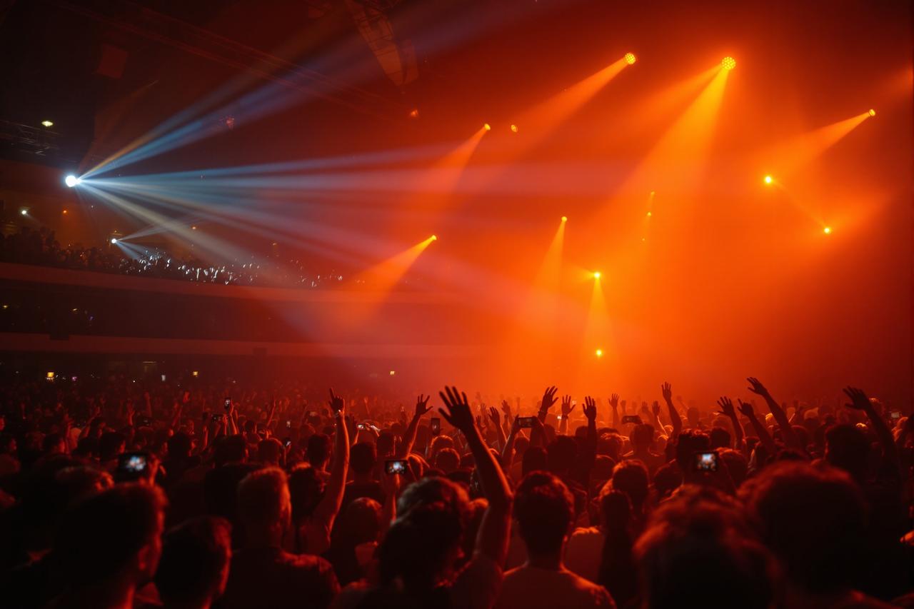 18视频影迷见面会圆满举行，万名粉丝热情参与